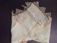 OSMANLI SU YEŞİLİ İPEK KENARLARI KREM RENK EL İŞİ NAKIŞLI MENDİL