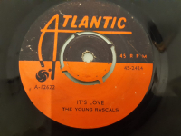 ATLANTIC PLAK THE YOUNG RASCALS IT'S LOVE , A GIRL LIKE YOU 45 LİK YABANCI PLAK