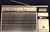 NATIONAL PANASONIC 2 BANT RADIO R-218 JAPAN 1980