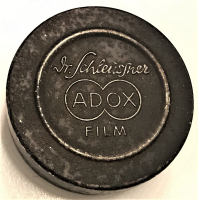 SESİZ SİNEMANIN 16 MM N SCHLEUSSNER ADOX FİLM TENEKE KAPAKLI MAKARA KUTUSUNDA İTALYAN 1800 YILLAR