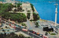 1970 İSTANBUL BOGAZİCİ  DOLMABAHCE SARAYI  VE CAMİİ KARTPOSTAL ARKASI YAZILI RENKLİ OFSET BASKI