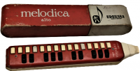 1960 HONNER MELODICA ALTO MADEIN GERMANY ORJINAL KUTUSUNDA TENEKE VE BAKALIT KIRMIZI KREM RENKLERDE