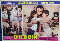 O KADIN FİLMİNİN LOBI TANITIM KARTI BASROLLERDE  GULSEN BUBİKOGLU CIHAN UNAL  YARDIMCI OYUNCULAR ARSEN GURZAP KEREM YILMAZER