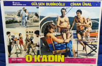 O KADIN FİLMİNİN LOBI TANITIM KARTI BASROLLERDE  GULSEN BUBİKOGLU CIHAN UNAL