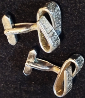 METAL PIRILTILI KABARTMA DESENLİ DEKORATİF KATLAMA GÖRSELLİ GÖMLEK MANSET KOL DUGMESİ