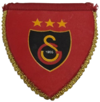 1905 GALATASARAY KULUBU ÜÇÜNCÜ YILDIZINI 2002  YILINDA ALDIANISINA CIKARTILAN BAYRAK İPEK 3 YILDIZLI
