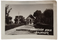 1960 NASREDDİN HOCA AKŞEHİR OLDUĞUNU BELİRTİR NASREDDİN HOCA TÜRBESİ'NİN ANITININ BULUNDUĞU FOTOGRAF