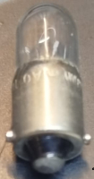 KLASİK MİNİATÜR AKIMLI CİFT İĞNE DUYLU 12 VOLT HALOJEN FLAMANTI OTOMOTİV SİNYAL VE İÇ AYDINLATMA AMPULÜDÜR.