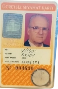 ORİJİNAL 2000 YILI İETT HİLMİ AKSOY ADINA DÜZENLENMİŞ ÜCRETSİZ SEYAHAT KARTI EFEMERA AKBİL