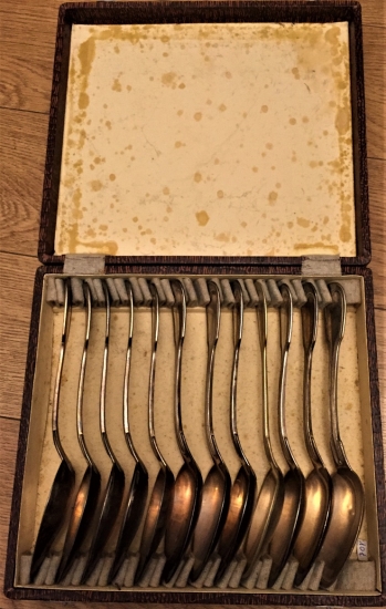 12 YEMEK KAŞIK GÜMÜŞ KAPLAMA ORJİNAL KUTUSUNDA 