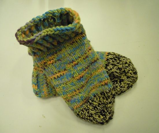 EL YAPIMI ŞİŞ ÖRGÜ HAKIKI YÜN ÇORAP HİÇ KULLANILMAMIŞ GİYİLMEMİŞ SANDIKDAN CIKMA