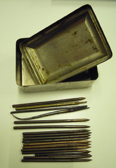 COK AMACLI METAL AYAR CUBUKLARI METAL KUTUSUNDA 