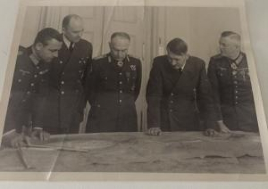 ADOLF HİTLER NAZİ HAREKAT PLANI YAPARKEN ORJİNAL FOTOĞRAF 