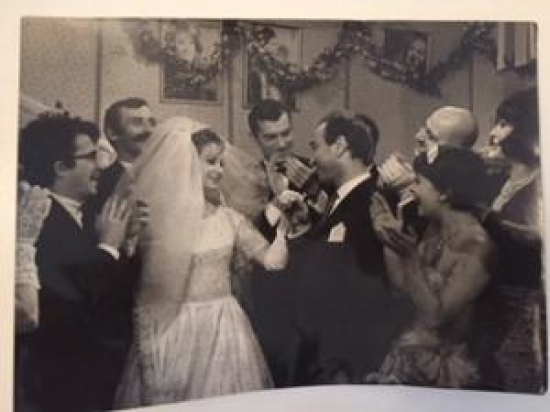 GÜZEL BİR GÜN FİLMİNDEN SİYAH BEYAZ BİR FOTOĞRAF 