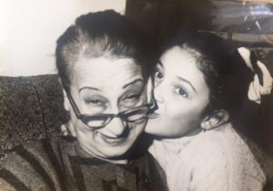 MUALLA SÜRER ÇOK SEVDİĞİ TORUNU FİLİZİ SEVERKEN 