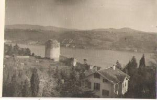 RUMELİ HİSARI 1951 FOTOKART 9 X 14 ARKASI BOŞ 