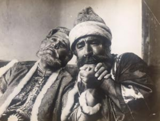 TİYATRODA SAHNESİNDEN GÜZEL BİR KARE ALİ SEN