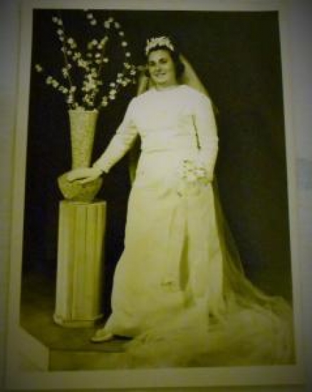 GELİN STUDYO POZU BOYU 18 CM ENİ 13 SİYAH BEYAZ FOTOĞRAF 