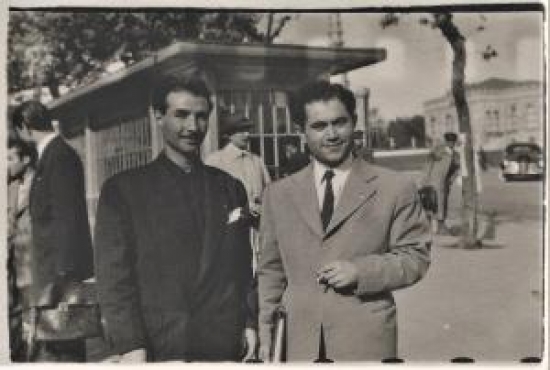 İETT DURAĞINDA OTOBÜS BEKLEYENLER 1930 LI YILLAR SİYAH BEYAZ FOTOĞRAF 