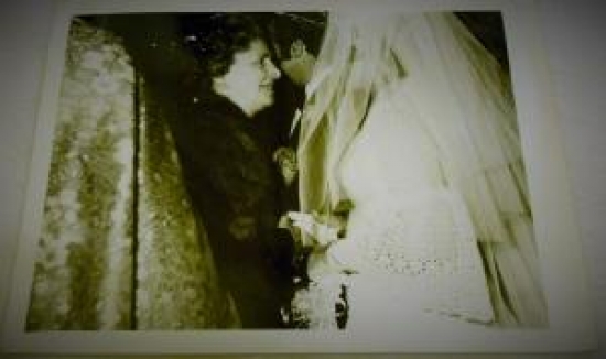 KİLİSEDE YAPILAN GÜNÜN TEBRİK SİYAH BEYAZ 13 18 SİYAH BEYAZ FOTO 