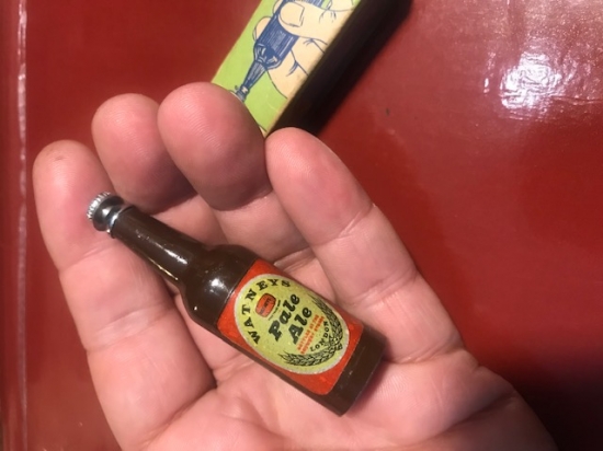 WATNEYS PALE ALE LONDON BİRA ŞİŞESİ ŞEKLİNDE ŞİŞE ACACAK KUTUSUNDA 