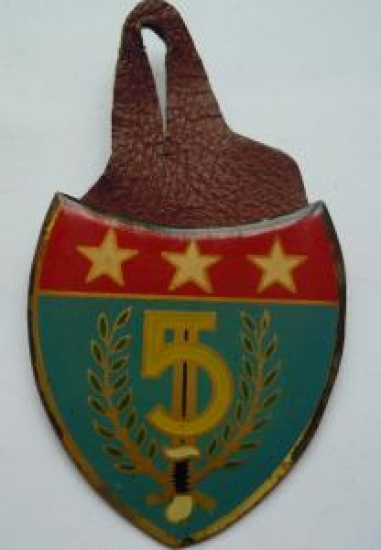 ASKER BRÖVE 5 ORDU YÜZBAŞI DERİ ÜZERİ DÜĞMEYE TAKILAN 