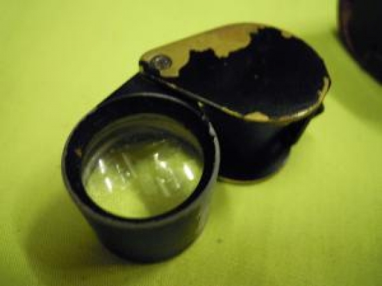 DERİ KILIFINDA YAKIN MERCEK MERCEKLER CAM KATLANA BİLİNEN 