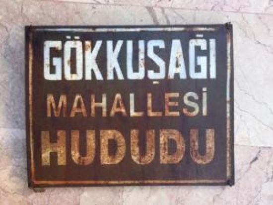 GÖK KUŞAĞI MAHALLESİ HUDUDU TENEKE TABELA 45 X 35 ÖLCÜLERİDEDİR 