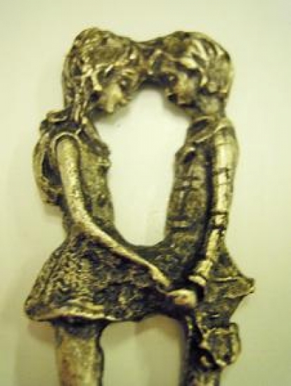 USTA İŞİ SARI DÖKÜM SEVGİLİ     GECLER BOYU 6 CM ENİ 3 CM DAN     