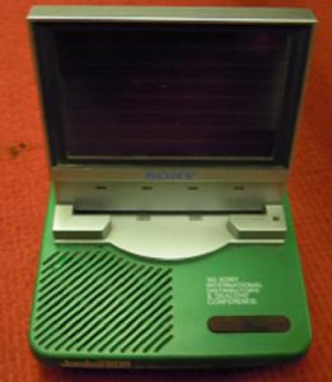 SONY SOLAR PC CHG RADYO BİLGİSAYAR ŞEKLİNDE GÜNEŞ ENERJİLİ RADYO 