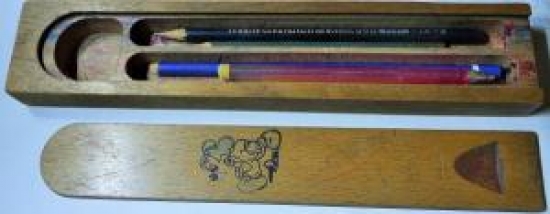 AHŞAP SÜRGÜLÜ KAPAKLI 3 GÖZLÜ OKUL KALEM KUTUSU 