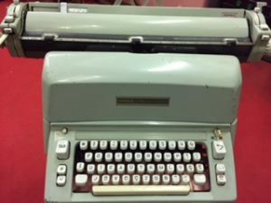 ALMAN MEKANİK BÜYÜK ŞARYO DAKTİLO F KLAVYE 