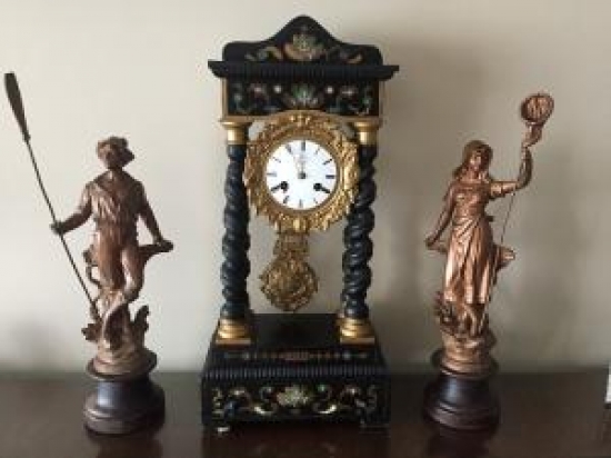 1800 SARKACLI CİFT AHŞAP KAİDELİ ORJİNAL HEYKELLİ ŞÖNİNE SAAT SORUNSUZ ORJİNAL 