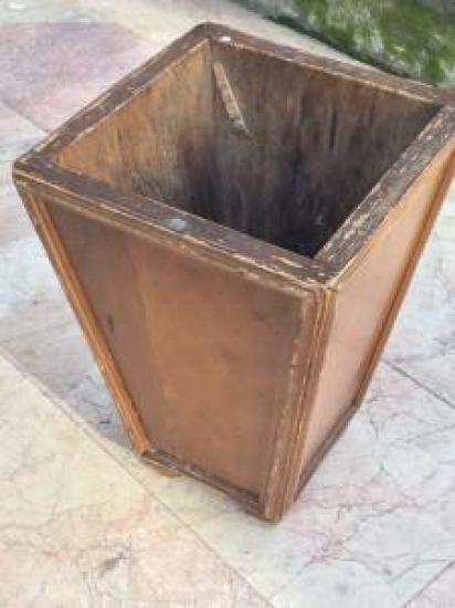 AHŞAP ÇÖP KOVASI GENELDE DEVLET DAİRELERİNDE KULLANIRDI 