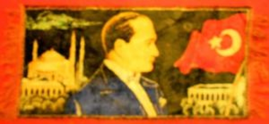 MUSTAFA KEMAL ATATÜRKÜN RESMİ İŞLENMİŞ DUVAR HALI FLOŞ DOKUMA 