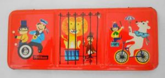 PELİKAN ÜZERİ SİRK FİGÜRLÜ RESİMLİ KAPAKLI TENEKE KUTUSUNDA SULUBOYA 