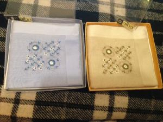 2 ADET ORJİNAL KUTUSUNDA NAKIŞ İŞLEMELİ MENDİL 