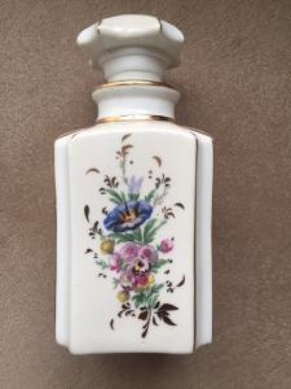 FRANSIZ PORSELEN KAPAKLI EL İŞİ PARFÜM ŞİŞESİ 
