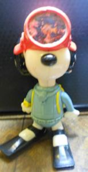 SNOOPY 3 PARÇAYA BÖLÜNEN PLASTİK OYUNCAK KÖPEK 