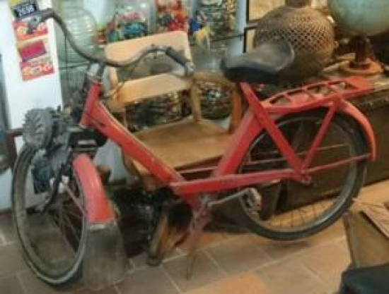 VELOSOLEX MOTORSİKLET 1960 MODEL FRANSIZ MALI MOTOR HACMİ 49 CC 