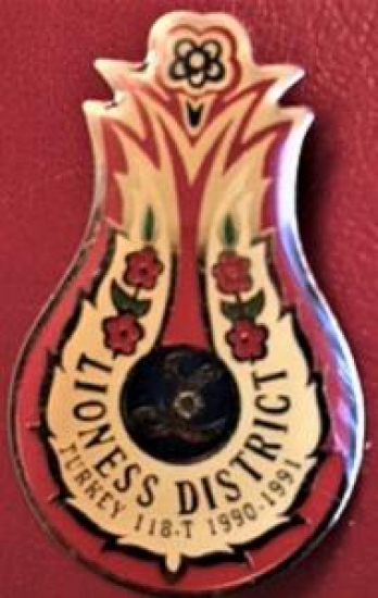 LİONS CLUP YAKA ROZET ORJİNAL METAL LIONESS DISTRICT TURKEY 118-T 1990-1991 