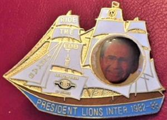 LİONS CLUP YAKA ROZET ORJİNAL METAL RIDE THE EBB ETIDE TEXAS PRESIDENT LIONS INTER.1982-83 