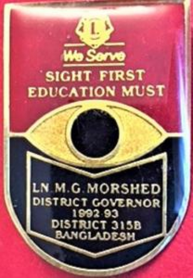 LİONS CLUP YAKA ROZET ORJİNAL METAL WE SERVE SIGHT FIRST EDUCATION MUST LN.M.G. MORSHED DISTRICT COVERNOR 1992-93 DISTRICT 315 B BANGLADESH 