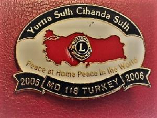 YURTTA SULH CİHANDA SULH PEACE AT HOME PEACE İN THE WORLDLİONS CLUP YAKA ROZET ORJİNAL METAL 2005 MD 118 TURKEY 2006 