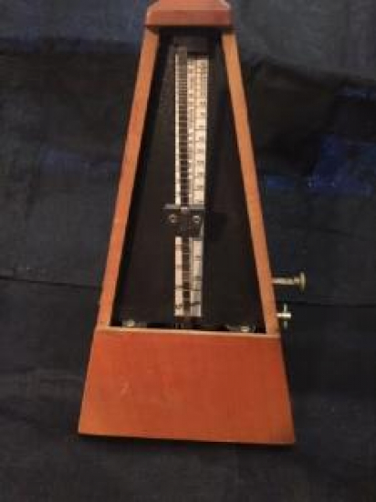 ANTİKA WİTTNER 813M METRONOM MASİF MEŞE 4 ZİL RİTİMLİ MEKANİK PİRAMİT FORMUNDA ALMAN MALI 