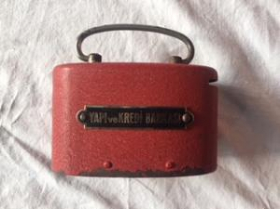 YAPI VE KREDİ BANKASI METAL ETİKETLİ KUMARA 