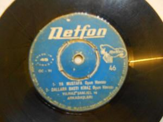 4 ŞARKILIK MİNİ LP 1- YA MUSTAFA OYUN HAVASI . 2 DALLARA BASTI KİRAZ OYUN HAVASI. YILMAZ ŞANLIEL VE ARKADAŞLARI 3 - ŞİŞ KEBAP OYUN HAVASI 4 - ÇİFTETELLİ YILMAZ ŞANLIEL VE ARKADAŞLARI 45 LİK YERLİ PLAK 