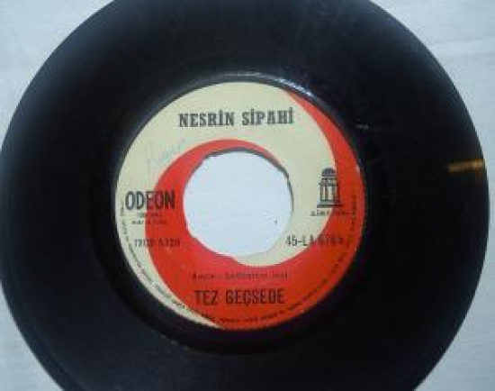 NESRİN SİPAHİ AY BEYAZ DENİZ MAVİ, TEZ GEÇSEDE SÖZ VE BESTE : SELAHATTİN SARIKAYA 