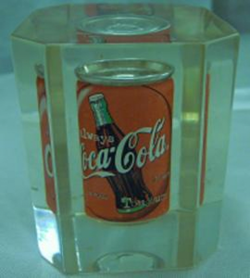 MASA ÜZERİ ŞEFFAF POLİ KARBON KAĞIT AĞIRLIĞI İCERSİNDE TENEKE KUTU COCA COLA MAKETLİ  