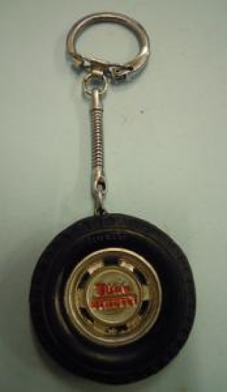 TÜRK PIRELLİ TEKERLEK OTO LASTİK ŞEKLİNDE ANAHTARLIK 